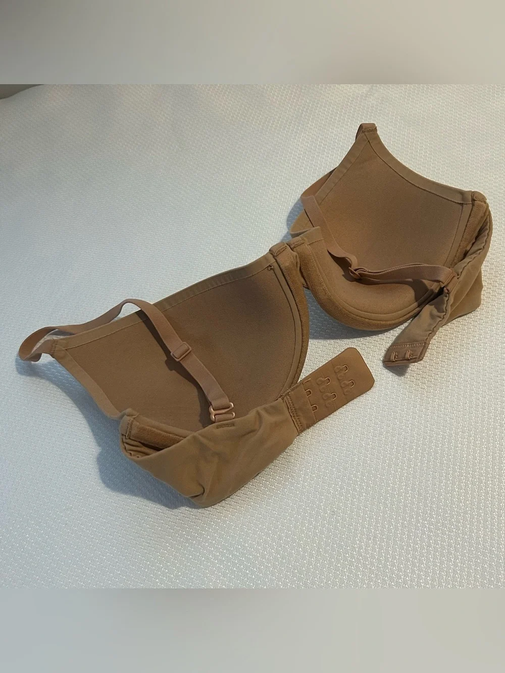SKIMS Smooth Contour Bra in Tan - Picture 2 of 4